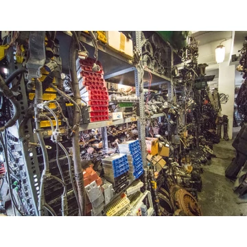 Alkatrészek és elektronikák Alkatrészek és elektronikák